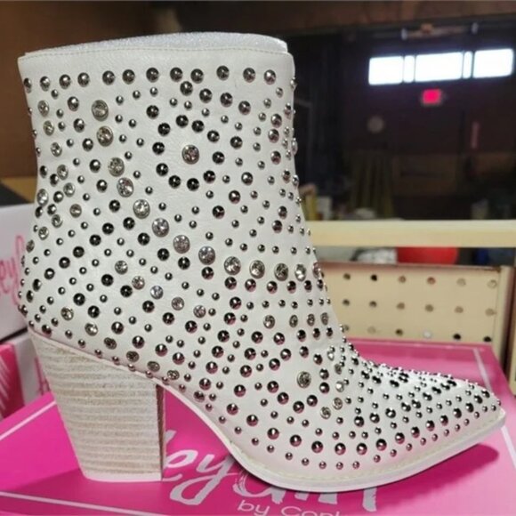 Hey Girl White Bling Line Dance Ankle Boots sz 8 - Picture 1 of 3